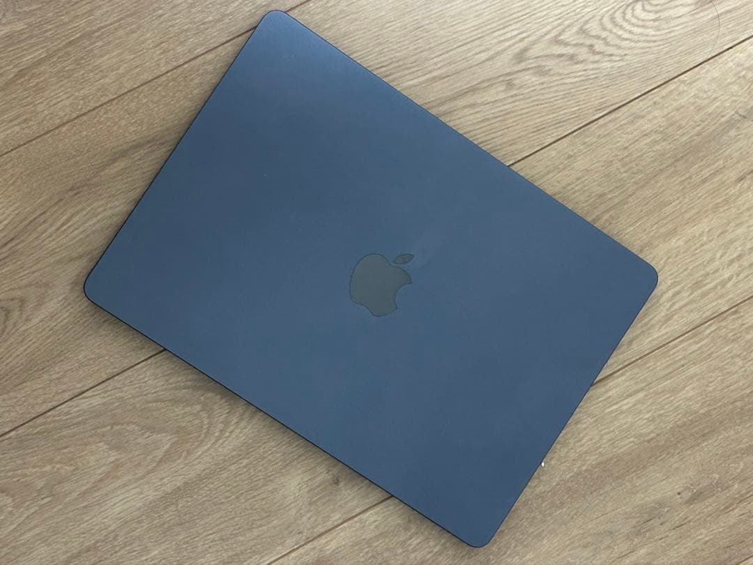 画面割れMacBookAir M2 2022 13.6 8G 256ミッドナイト