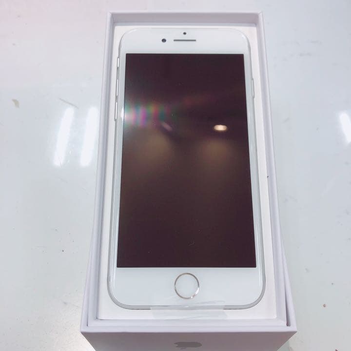 iphone8 64GB シルバー auのみ。