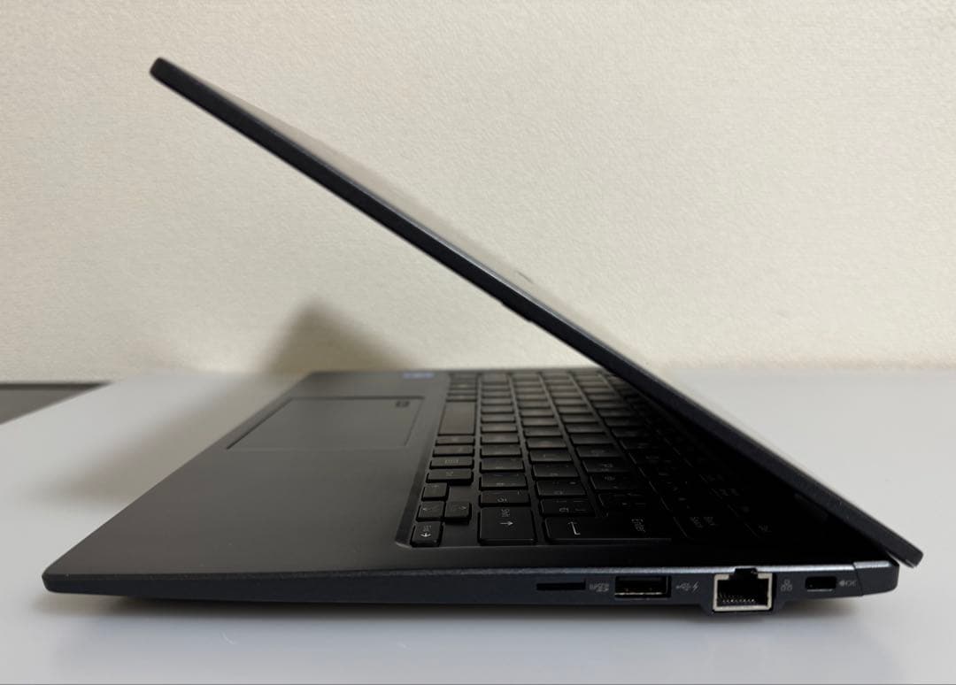 累積1666 東芝 G83/HU 16GB 256GB Office 顔/指紋認