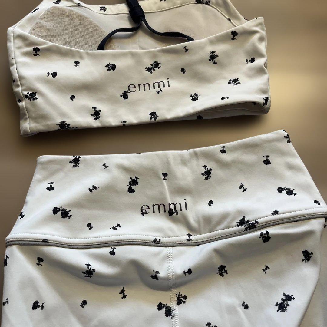 emmi 花柄 ヨガウェアセット