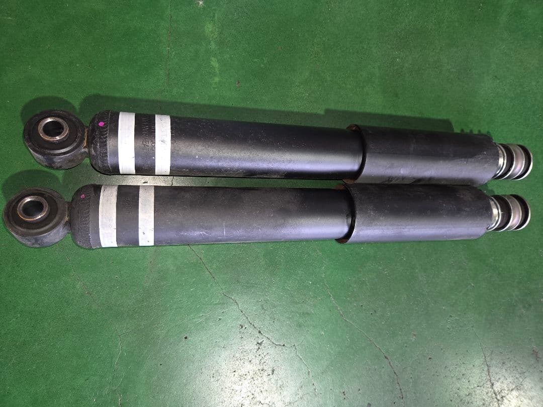 ハイエース用純正ショックアブソーバー