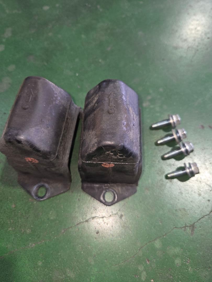 ハイエース用純正ショックアブソーバー