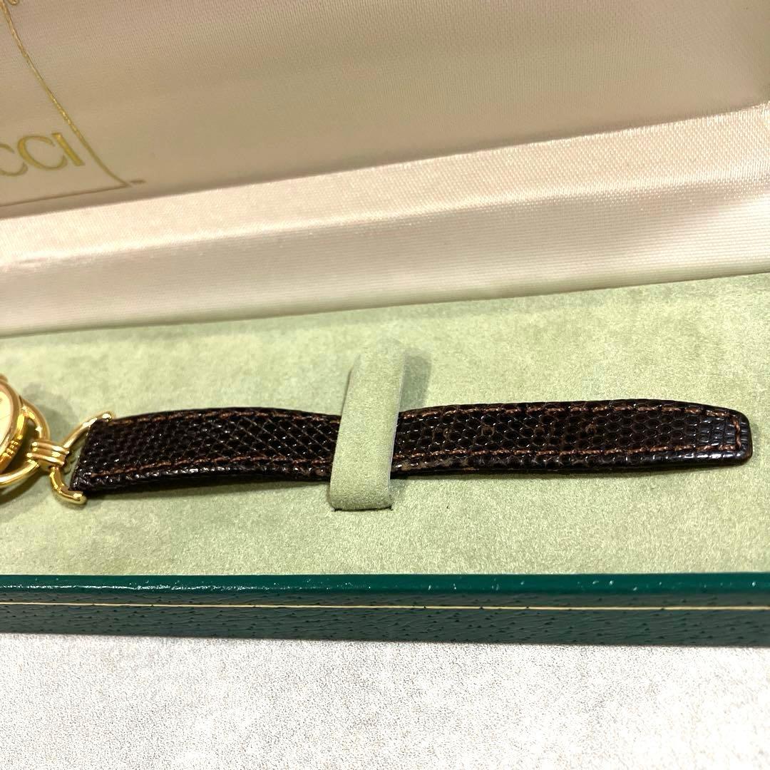 GUCCI 腕時計 オーバルケース 6000.2.L