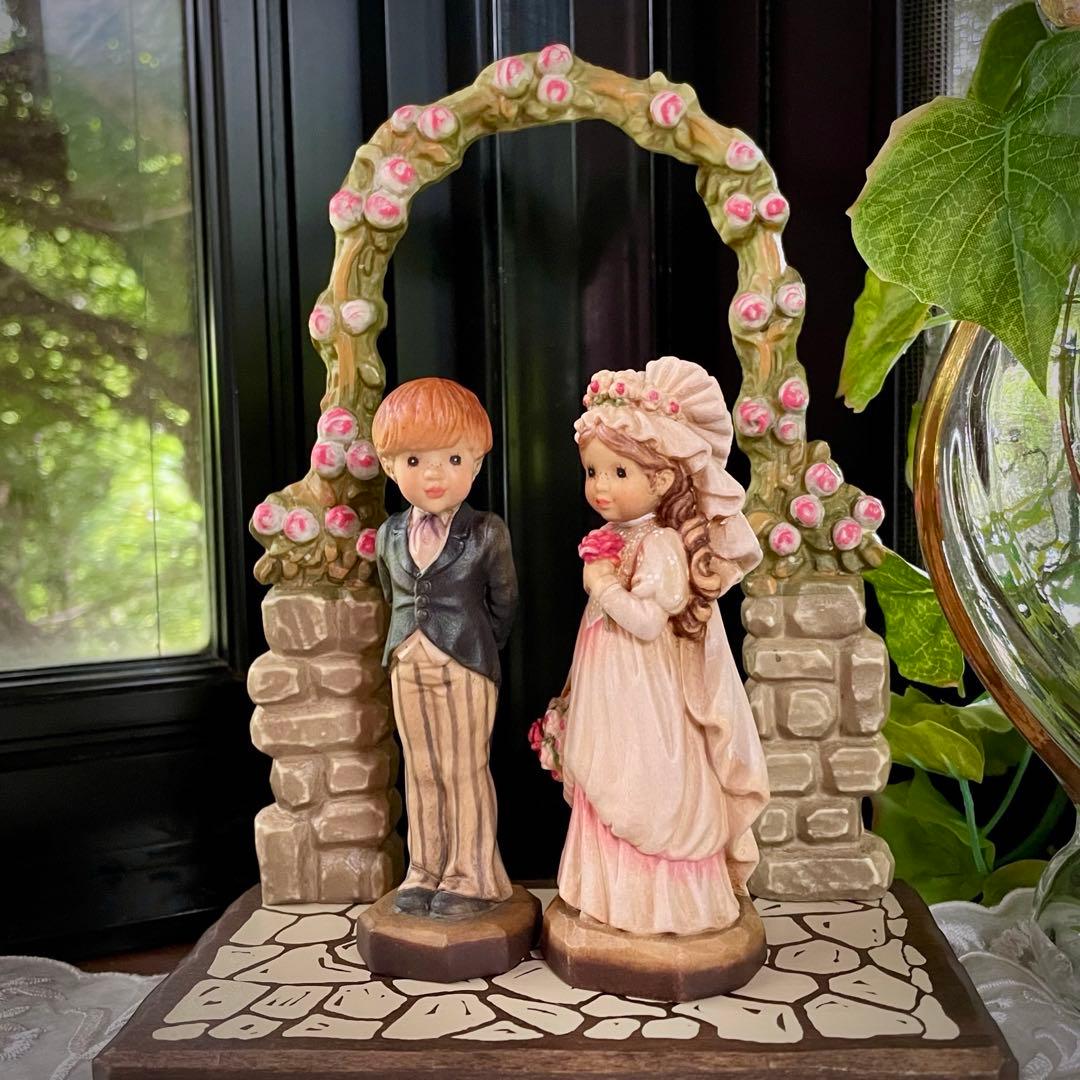 アンリ人形　ANRI サラ・ケイ　10㎝　　【薔薇のアーチの下でウェディング】