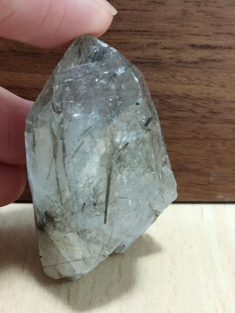 国産鉱物　山梨県　塩山竹森山　天然水晶　　トルマリン入り水晶　 番号999