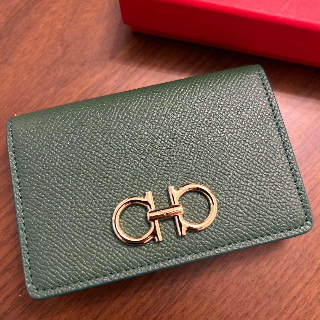 すぃえる　Ferragamo グリーン　名刺入れ