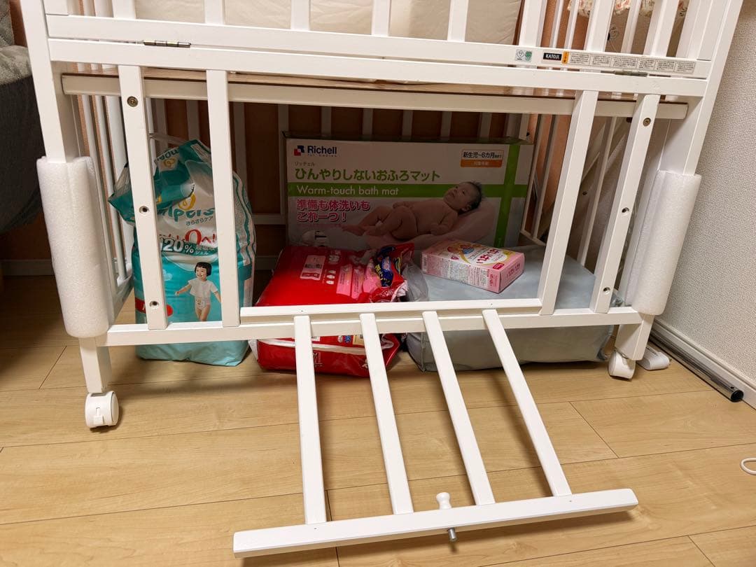 カトージ　ベビーベッド　折り畳み　3段高さ調節　ホワイト　白　ミニ　木製