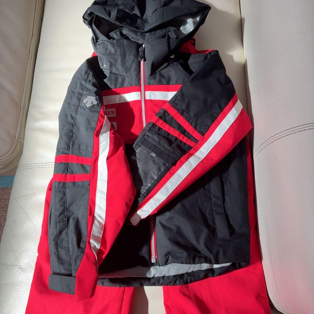 DESCENTE子ども用スキーウェア 黒/赤 フード付き