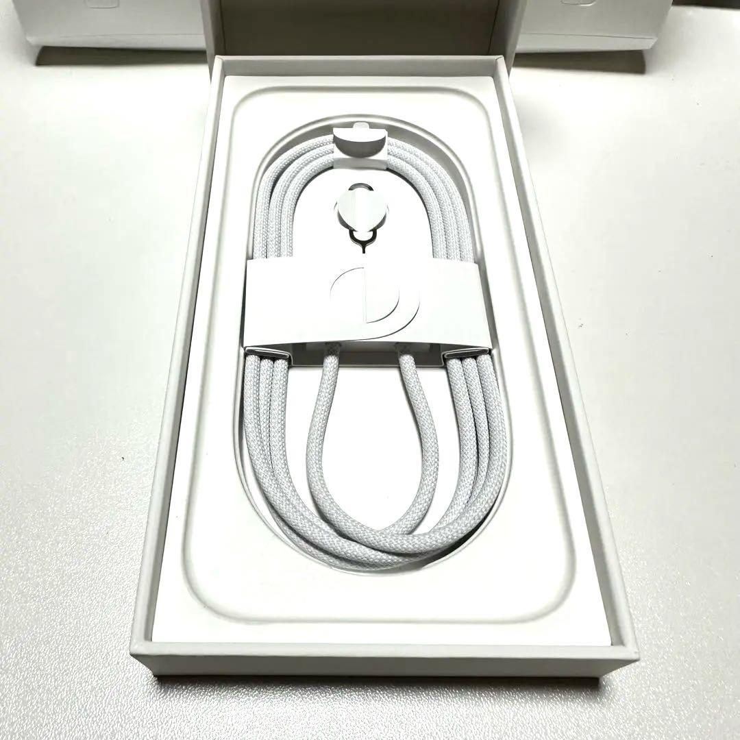 【極美品】iPhone 16 256GB ホワイト SIMフリー