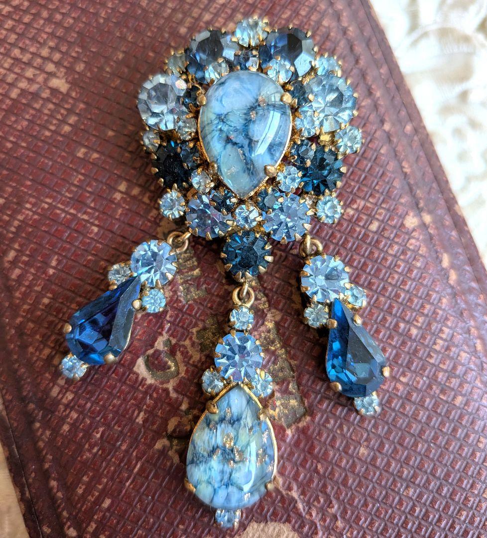 ブルー系 雫型 アートガラス ダングル ブローチ 英国ヴィンテージ