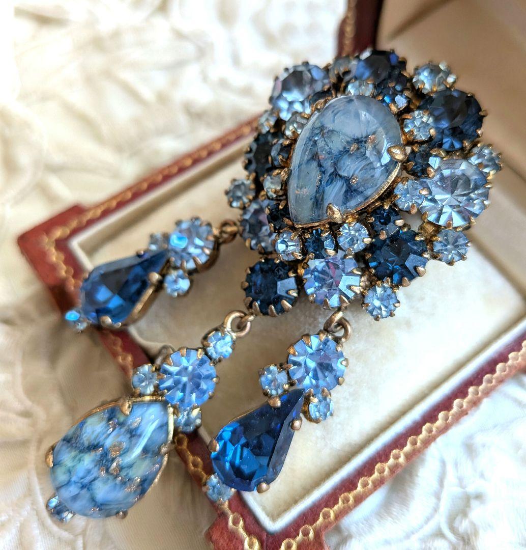 ブルー系 雫型 アートガラス ダングル ブローチ 英国ヴィンテージ