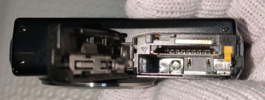 デジカメ　FUJIFilm　FinePix　F100fb （本体のみ）