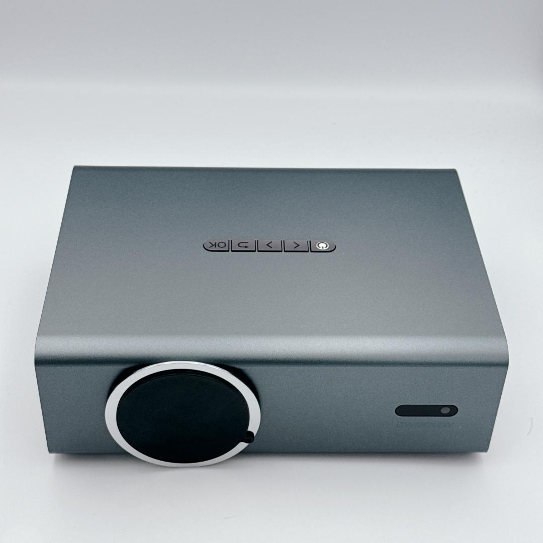 【新品・未使用】DWNKNEW 電動フォーカス プロジェクター