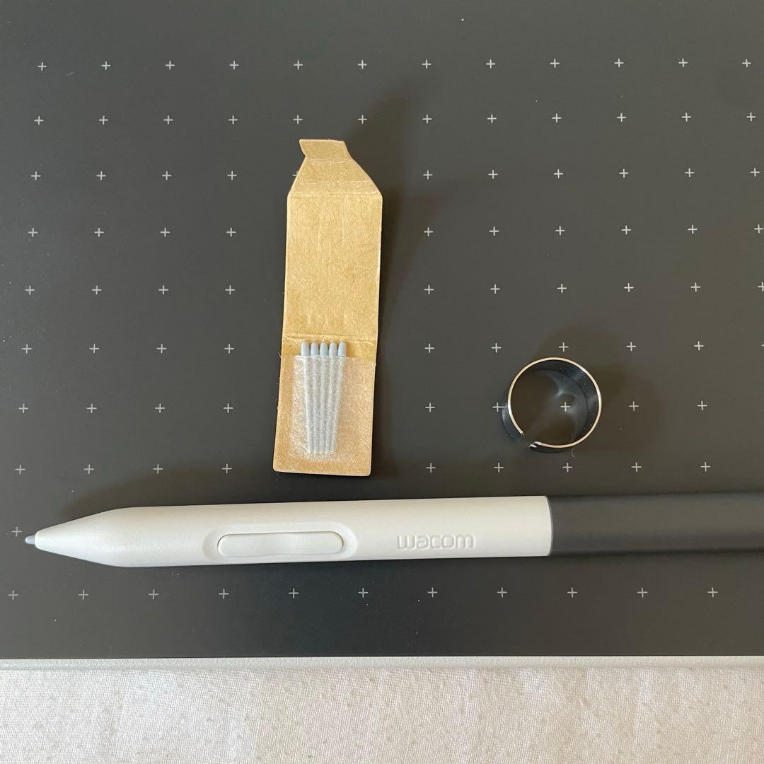 Wacom One ペンタブレット　(S:スモール)