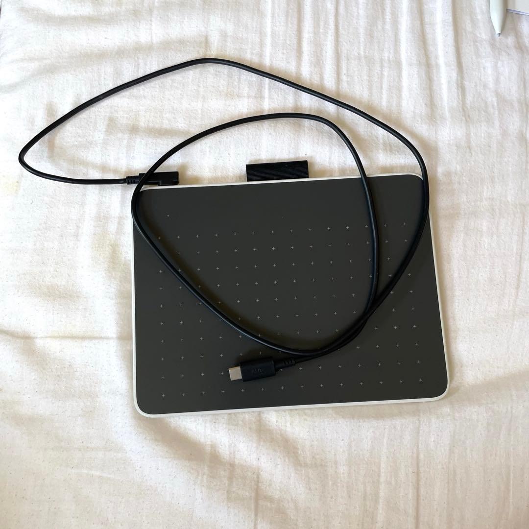 Wacom One ペンタブレット　(S:スモール)