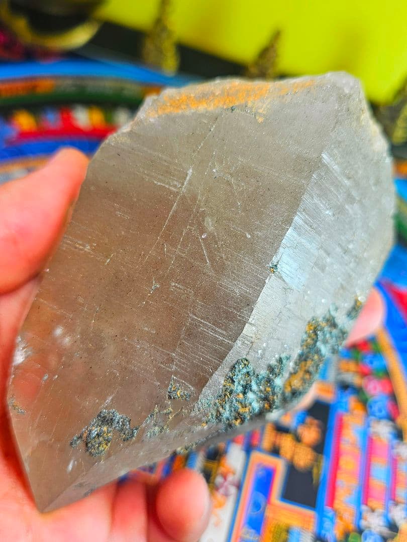 クローライトが付着した‼️ガネーシュヒマール水晶の原石