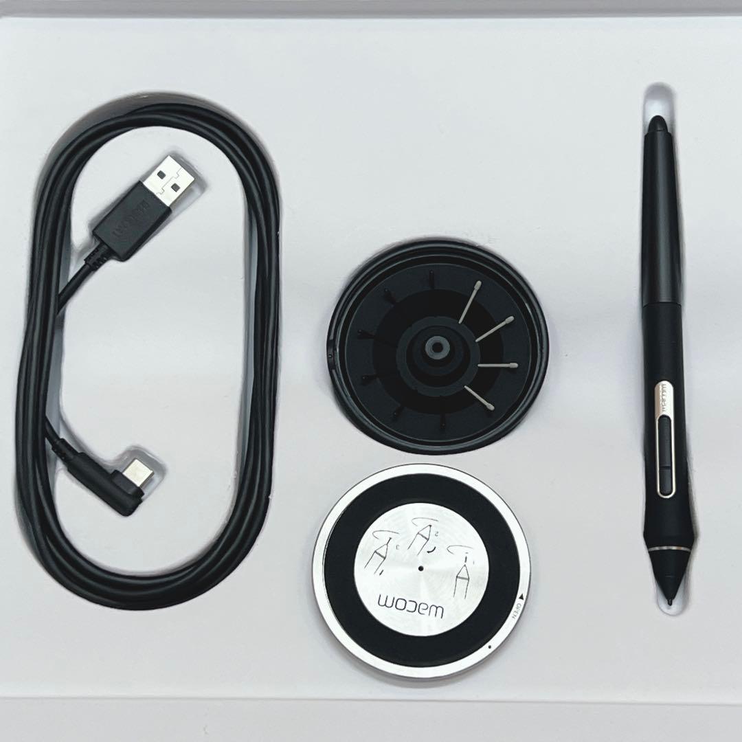 【美品】Wacom Intuos pro PTH-660 ペンタブ