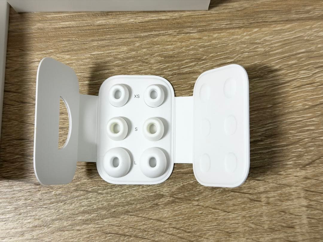 AirPods Pro 2 本体とAzlaイヤーチップ 2セット