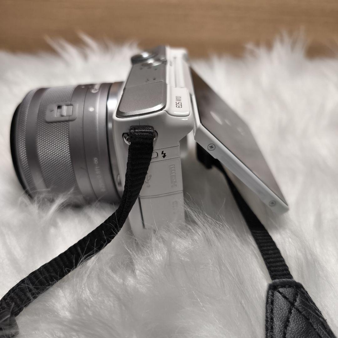 Canon EOS M10 ホワイト 15-45mmレンズ付き