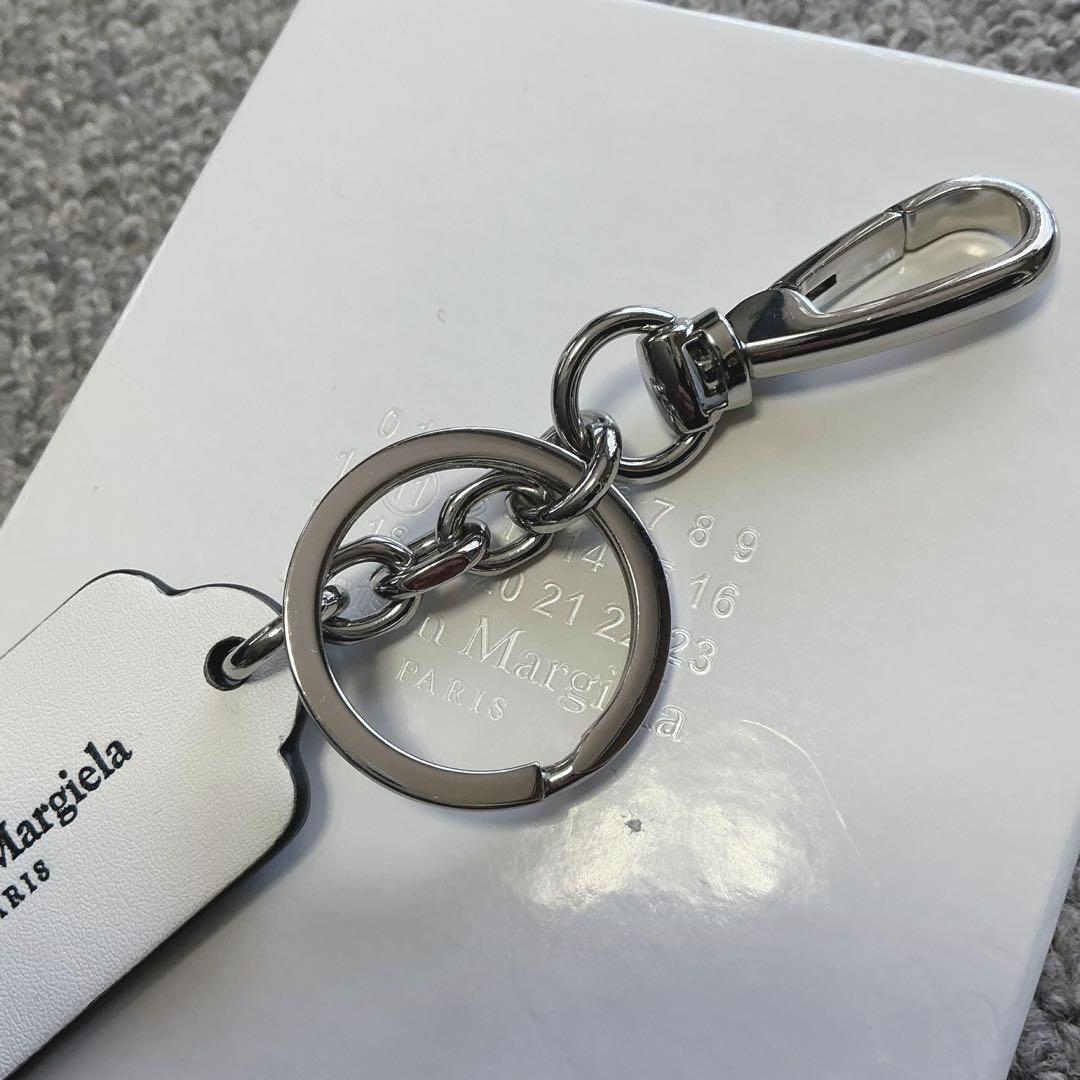 【新品同様品】メゾンマルジェラ/4ステッチキーリング /ブラック×ホワイト