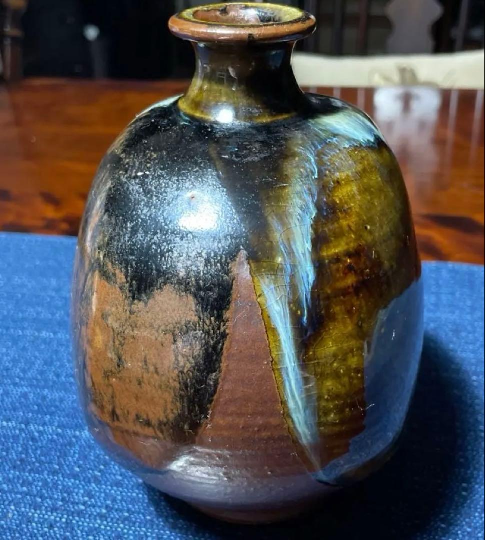 出西窯の手作り陶器ボトル 約15cm 茶色と金色