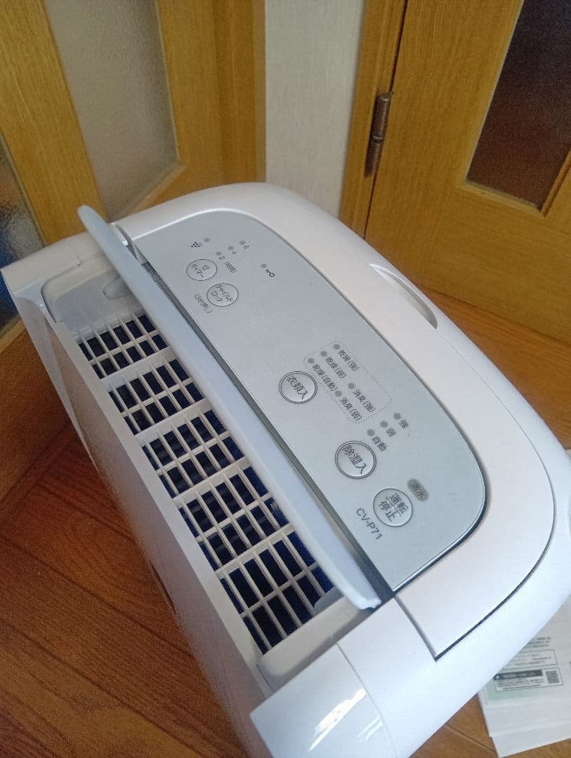 2023年製シャープ衣類乾燥除湿機CV-P71-W