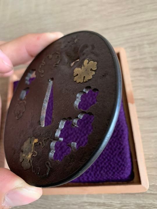 鍔　雪花紋　鉄鍔　赤銅覆輪