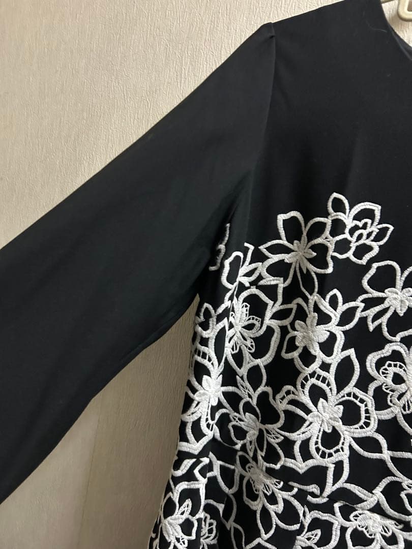 ローズティアラ46 秋〜春先前後ろ花の刺繍が素敵 身幅55着丈108