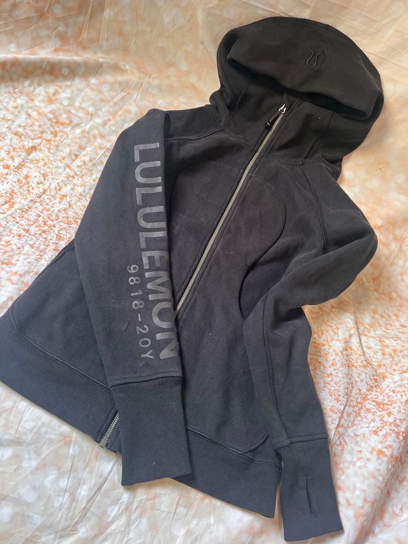 超希少✨ルルレモン限定ロゴ入り スキューバーフーディパーカーサイズ6