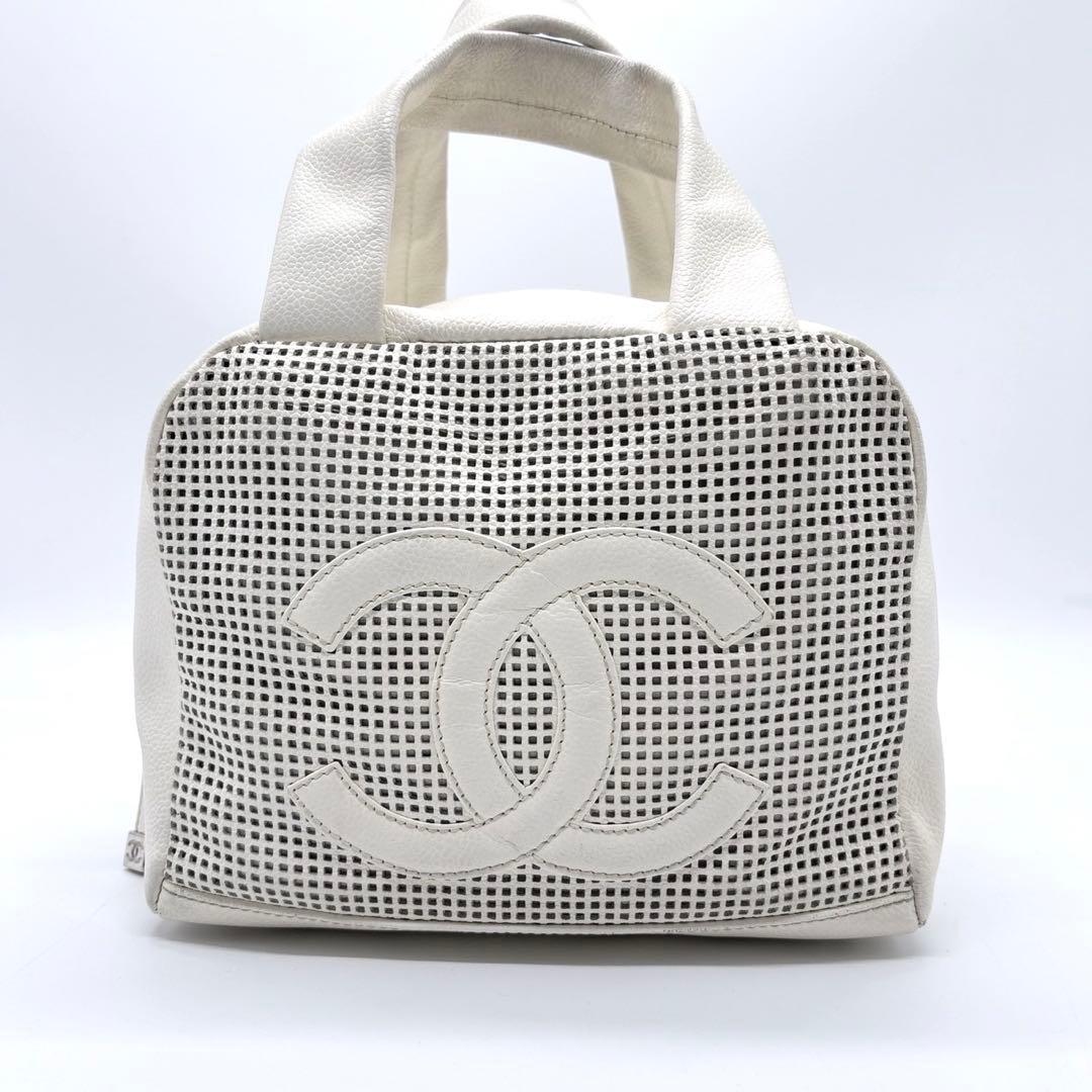 シャネル　キャビアスキン　デカココマーク　パンチング　ハンドバッグ　白　9番台