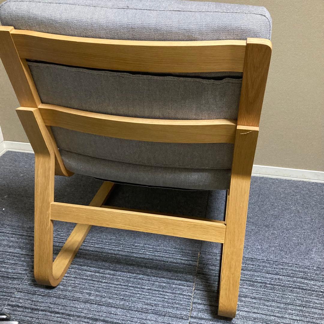 無印良品　リビングでもダイニングでもつかえるソファチェア　左