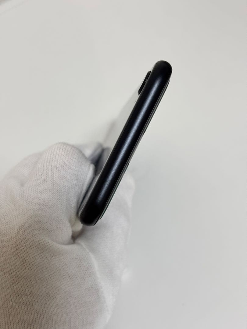 美品 iPhoneSE第2世代 128GB MXD02J/A SIMロックなし