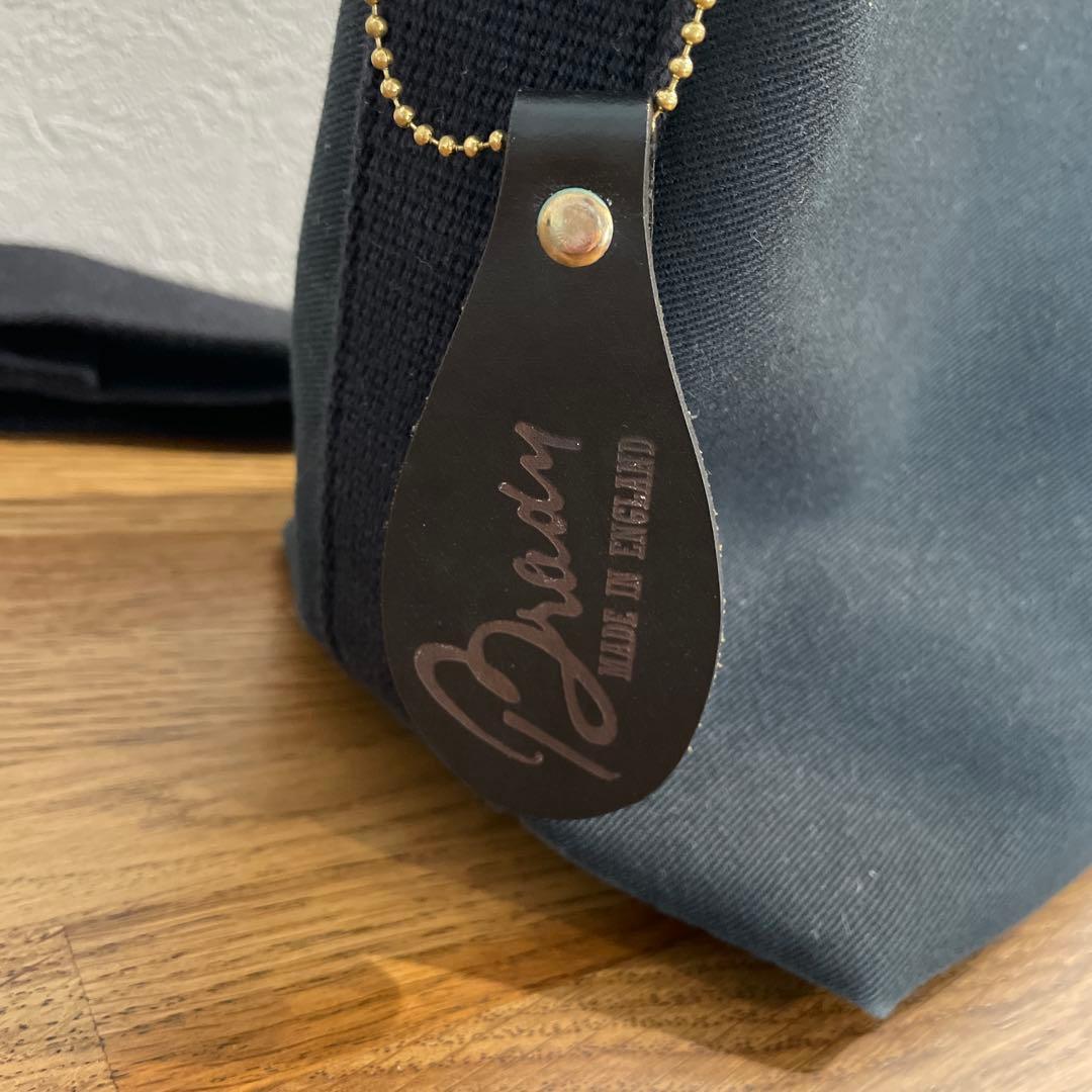 Brady 黒 キャンバス ショルダーバッグ