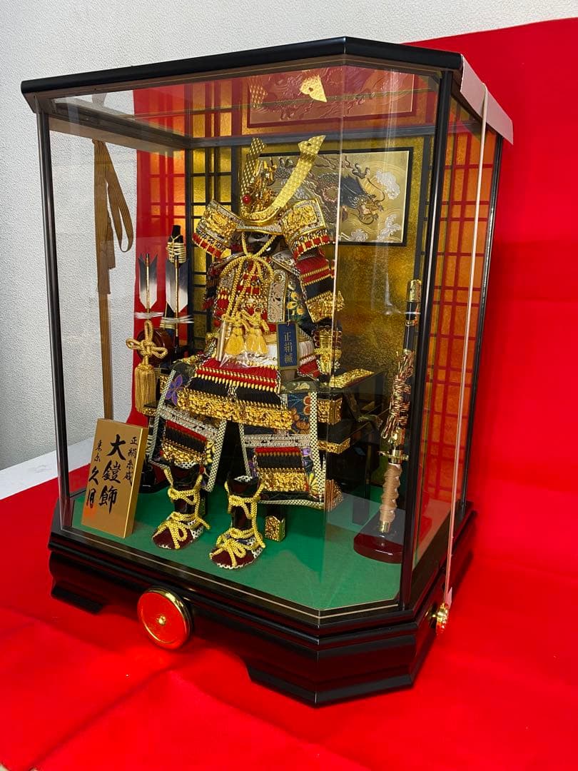 東京久月　五月人形　家紋付き大鎧飾り　オルゴール付き六角アクリルケース入