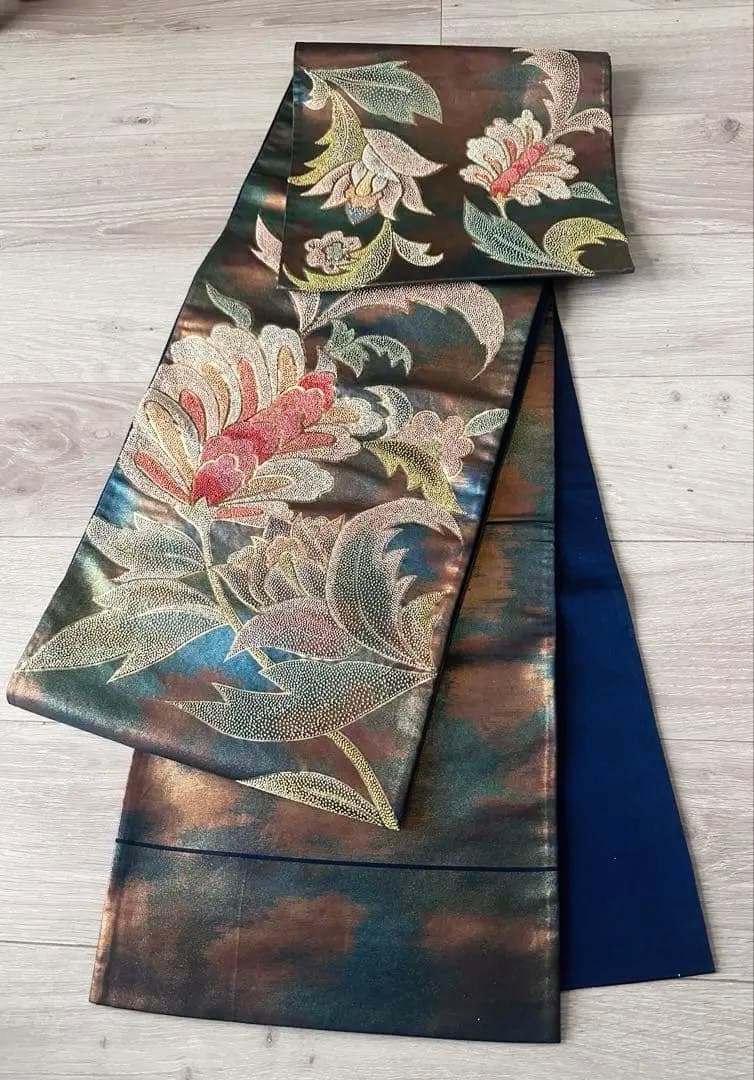 美品【袋帯】金通し 相良刺繍風 華文 唐花 紺×茶 グラデーション 424cm