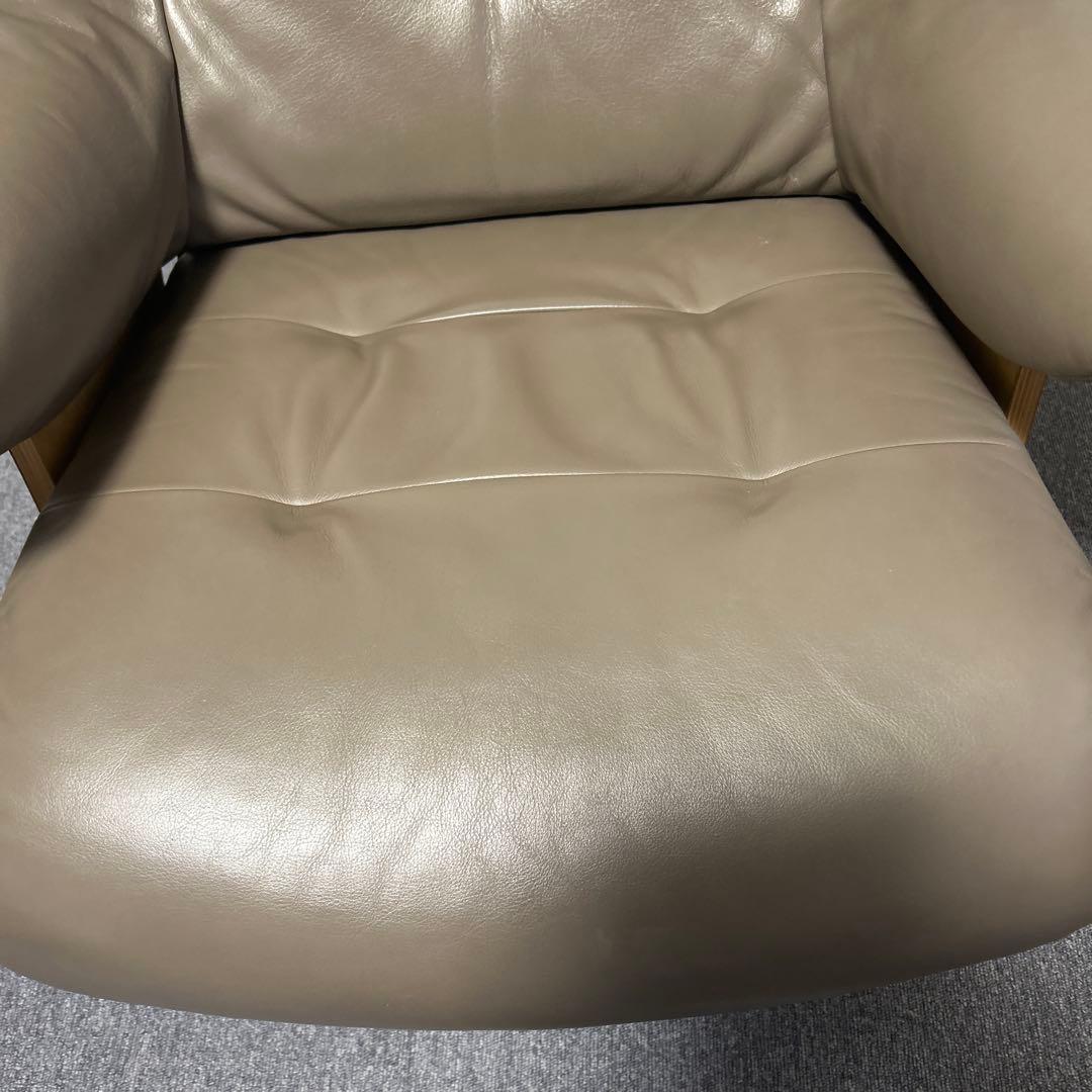 カリモク　ザファースト　(オットマンと同時購入)