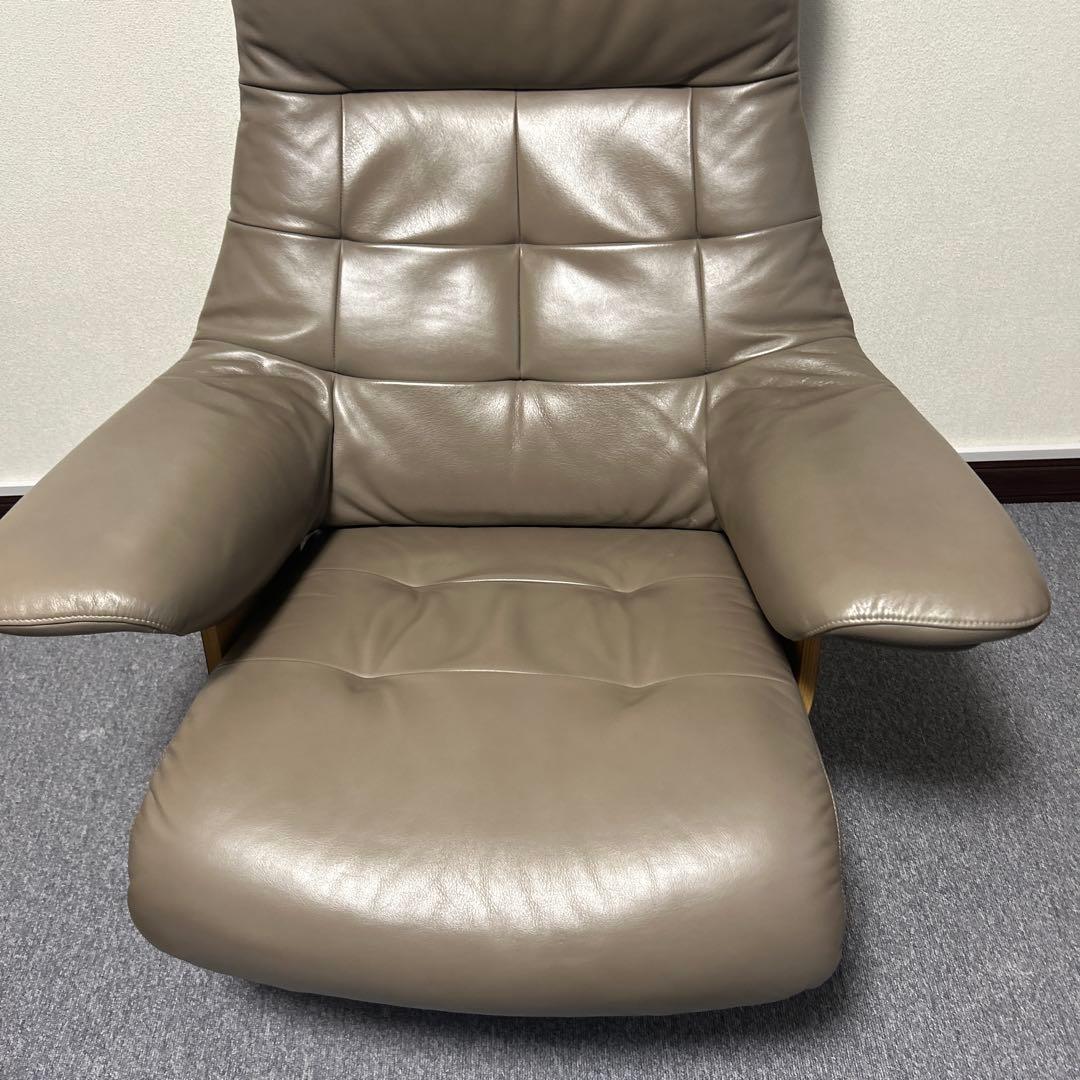 カリモク　ザファースト　(オットマンと同時購入)