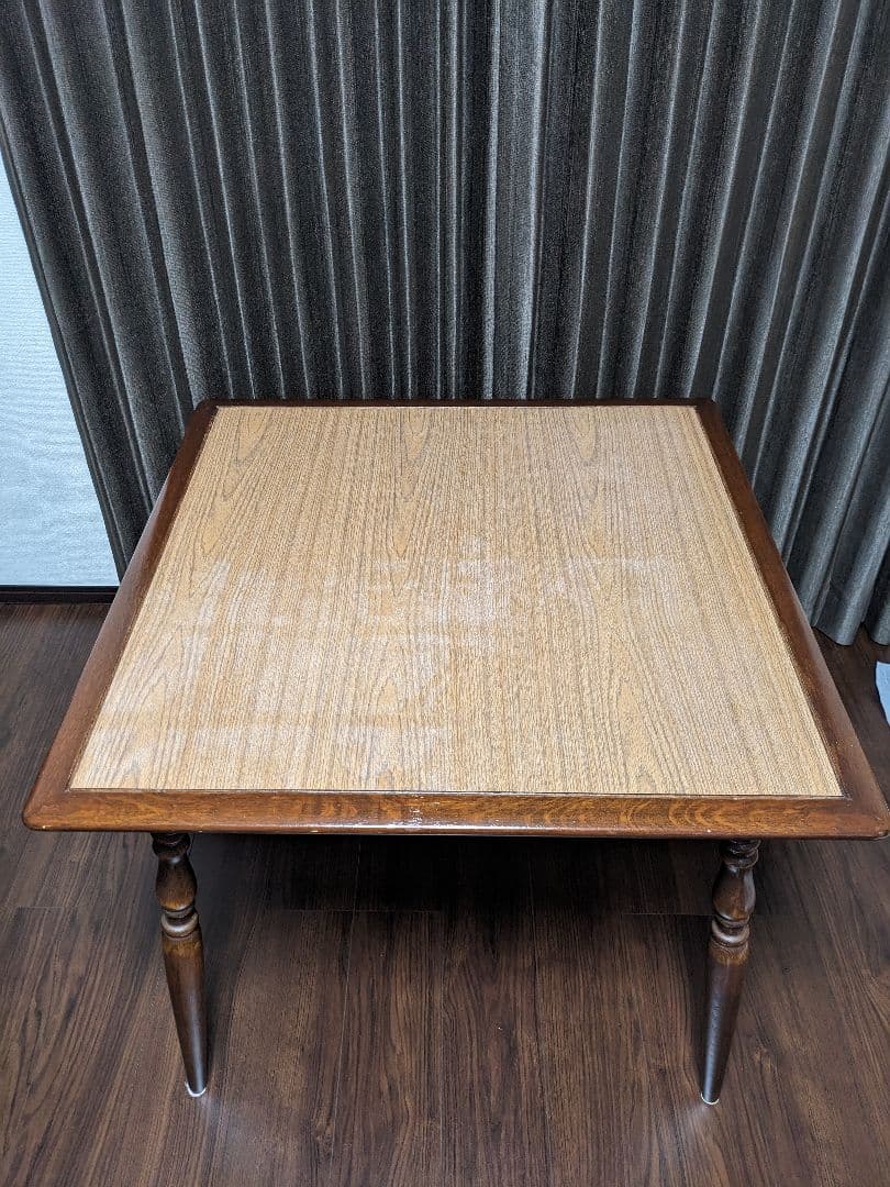 古く味のある木製テーブル 作業台 昭和レトロ アンティーク木製正方形 装飾的な脚