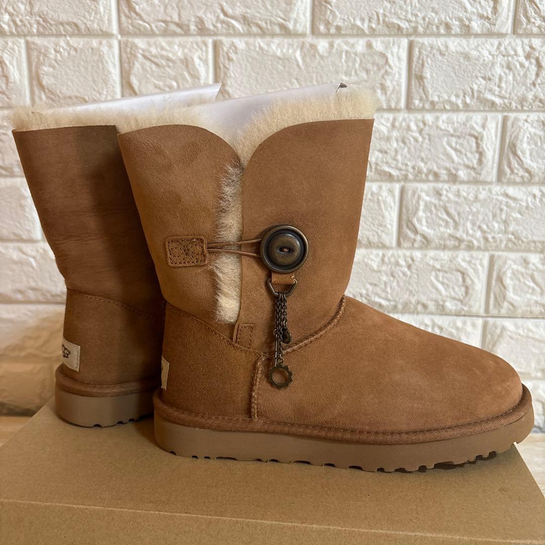 【新品】UGG Azalea Charm ムートンブーツ