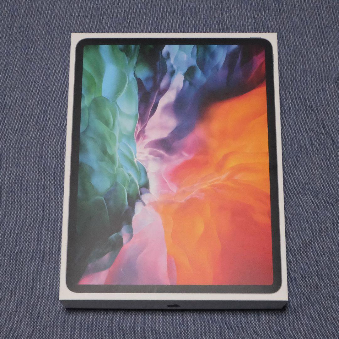 iPad Pro 12.9インチ 第4世代（白カバー、黒ケース付き）