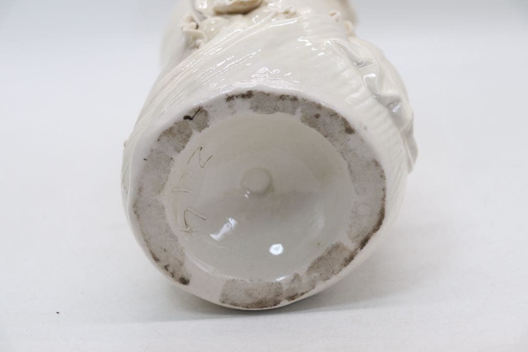 中国　徳化白磁　蓮に鯉彫　瓶　送料込み250622