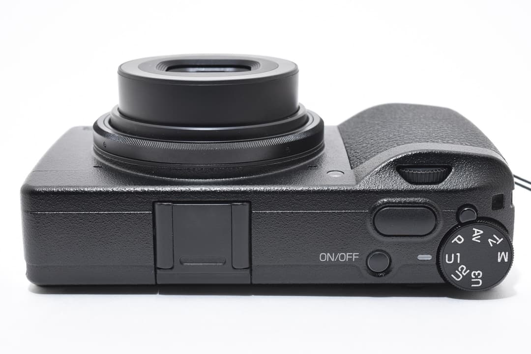 ■4239ショット！ほぼ新品■ リコー GRIII #C780