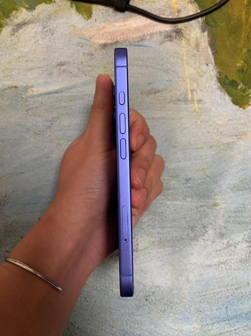 美品 iPhone 16 128G ウルトラマリン SIMフリー