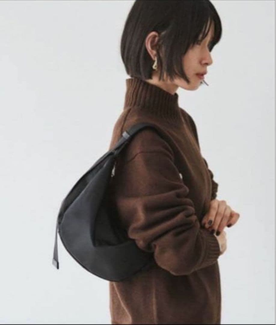 美品☆ラシット ナイロン ラウンドショルダーバッグ 金具シルバー