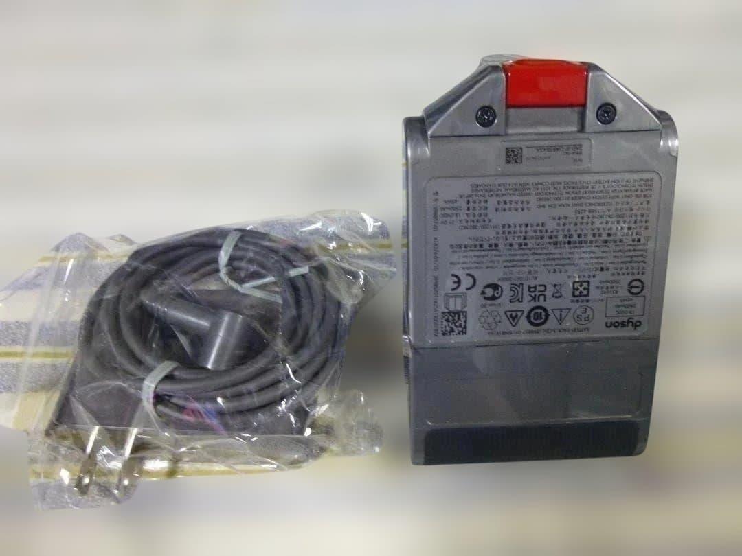 関東は翌日にお届け　ダイソンSV18用の本体セットで全て新品です　④