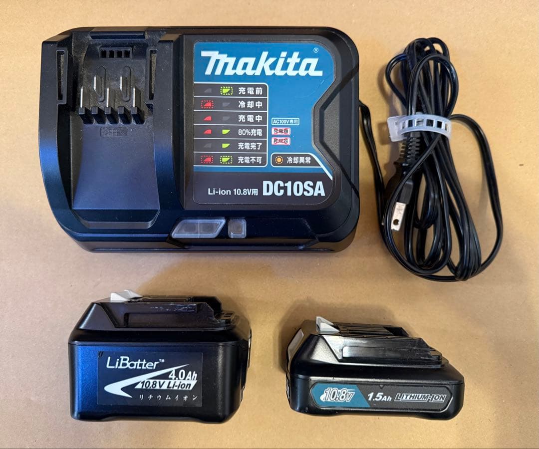 マキタ makita CL107FD スティック型クリーナー (中古 動作品)