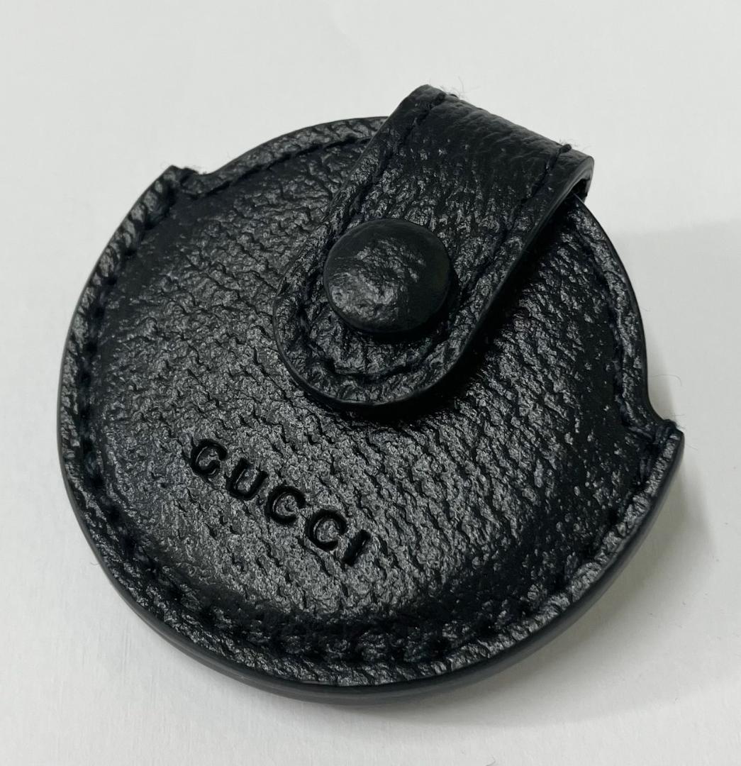 新品未使用　レア品　グッチ　GUCCI　AirTag ホルダー　アップル　レザー