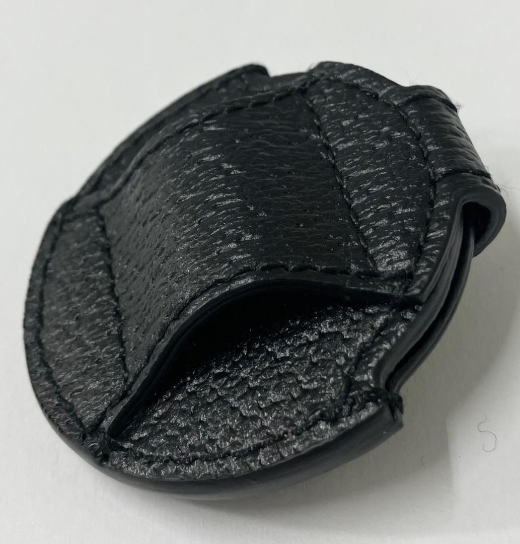 新品未使用　レア品　グッチ　GUCCI　AirTag ホルダー　アップル　レザー