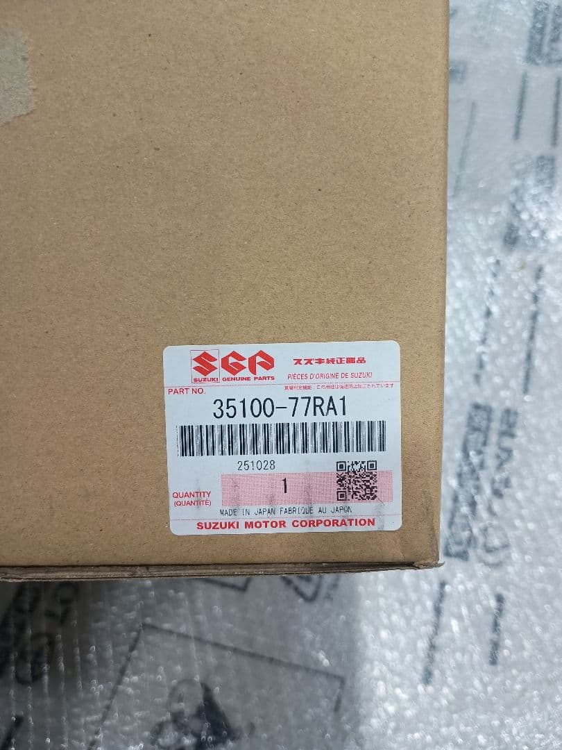 ジムニーシエラ　JB74W 右ヘッドランプ