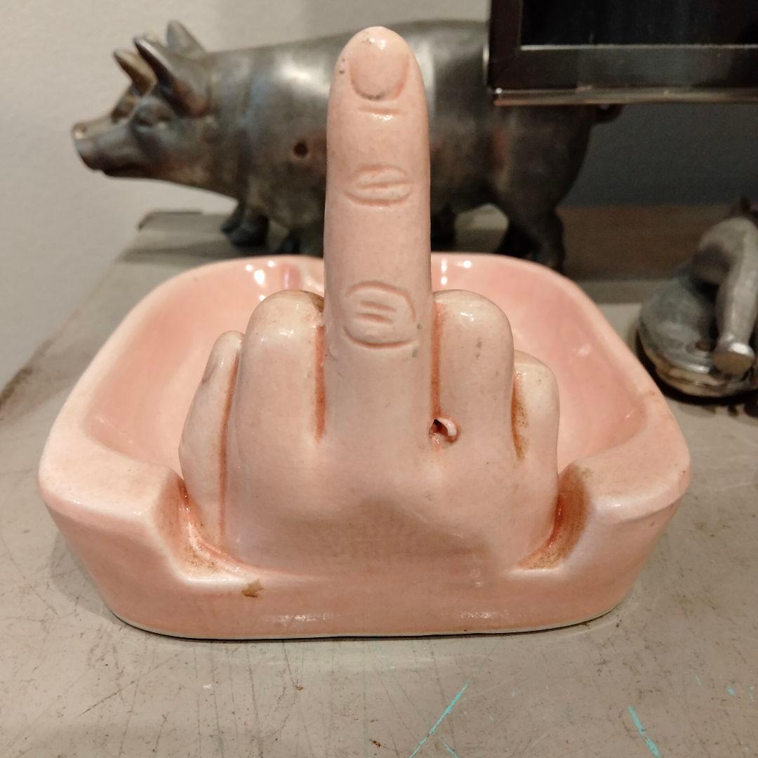 Fuck 　ファックユー　ハンド　手　置物　ビンテージ　反戦　灰皿